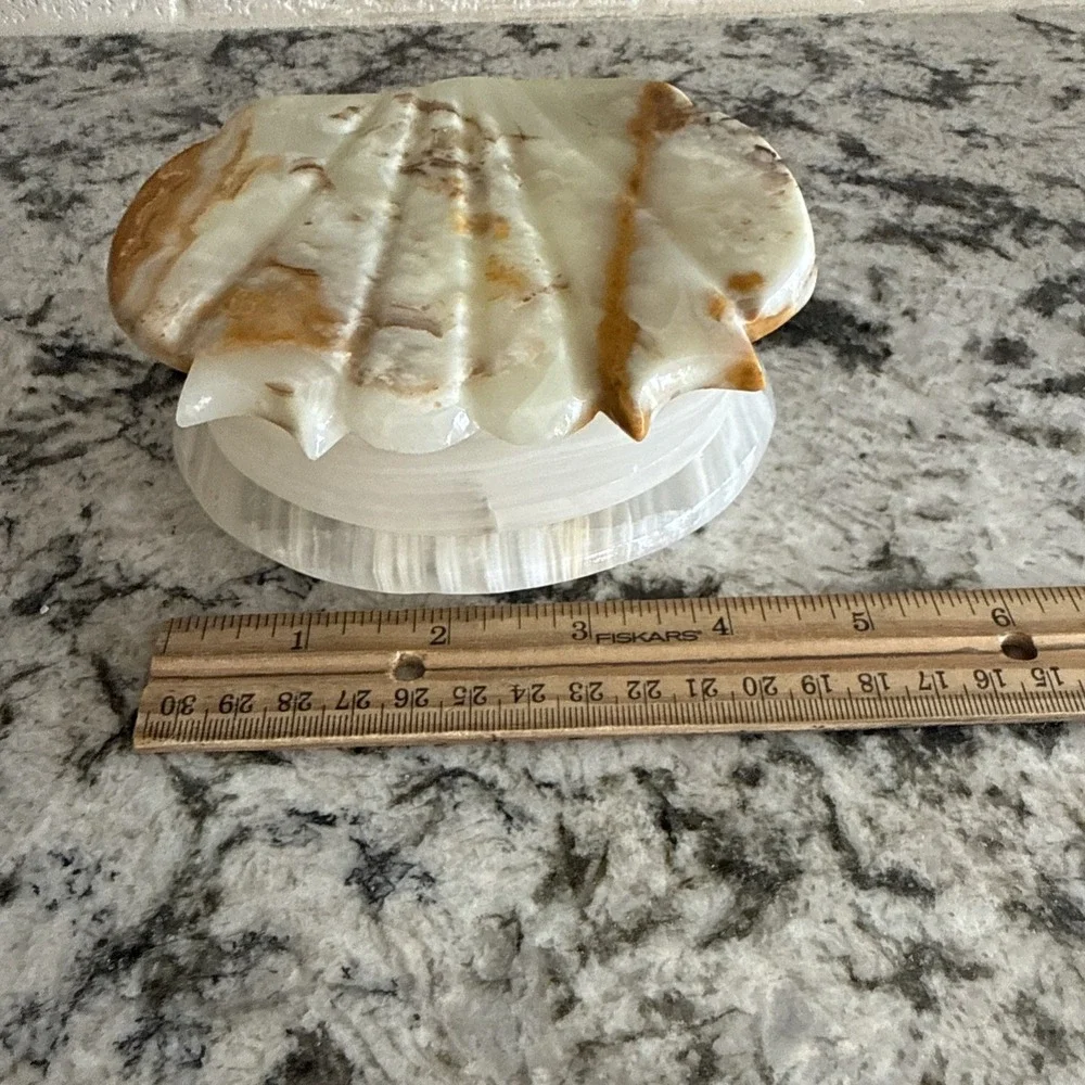 Vintage Clam Shell Shaped Onyx Alabaster Marble Trinket Jewelry Box Hinged Lid